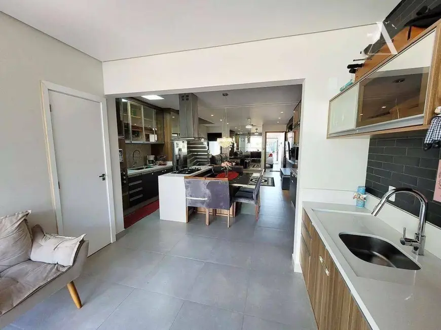 Foto 5 de Casa com 3 quartos à venda, 162m2 em Santo Antônio, Joinville - SC