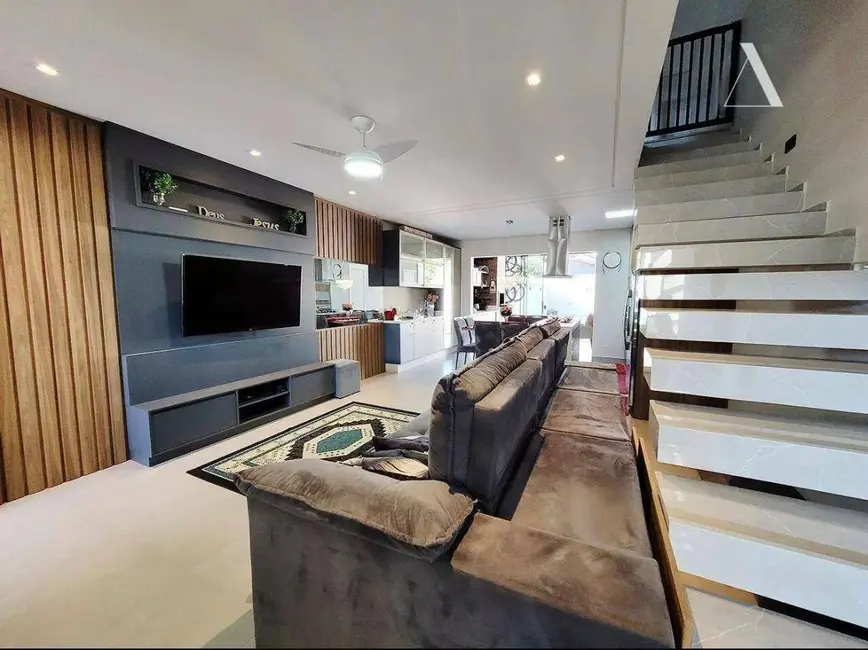 Foto 3 de Casa com 3 quartos à venda, 162m2 em Santo Antônio, Joinville - SC