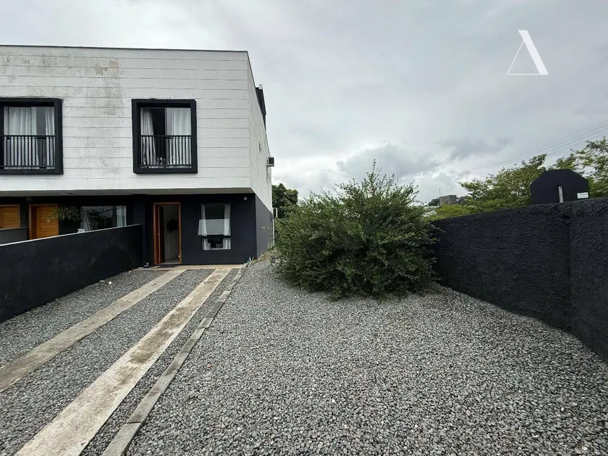 Foto 2 de Casa com 3 quartos à venda, 105m2 em Costa e Silva, Joinville - SC