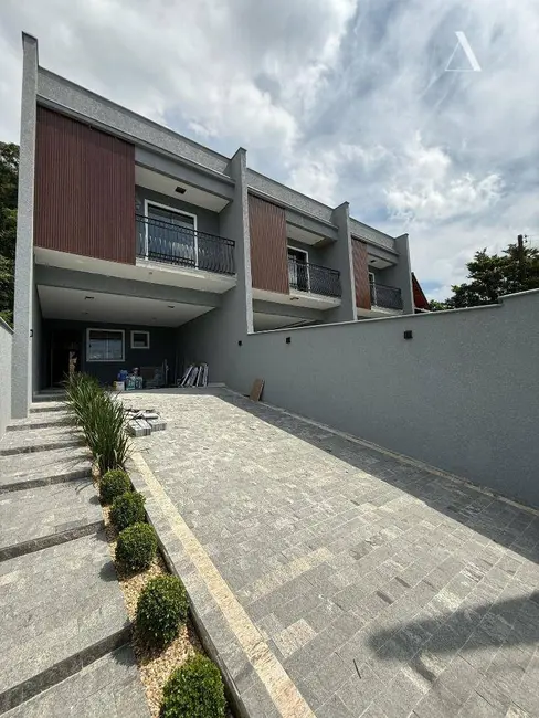 Foto 2 de Casa com 3 quartos à venda, 154m2 em São Marcos, Joinville - SC