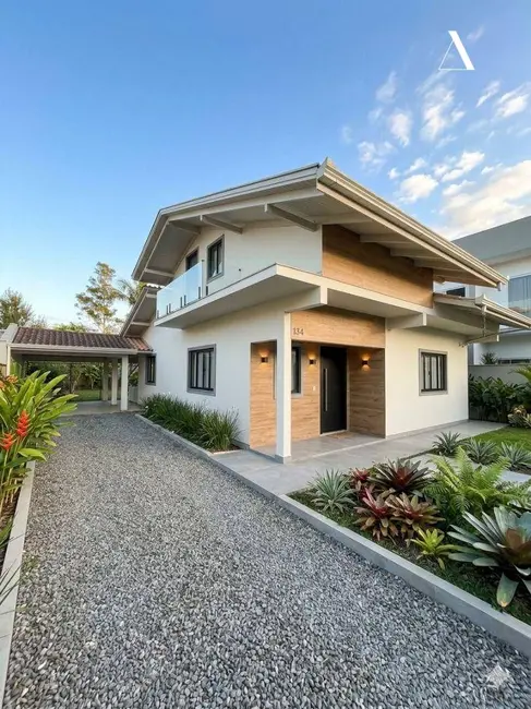 Foto 1 de Casa com 3 quartos à venda, 498m2 em Parque Guarani, Joinville - SC