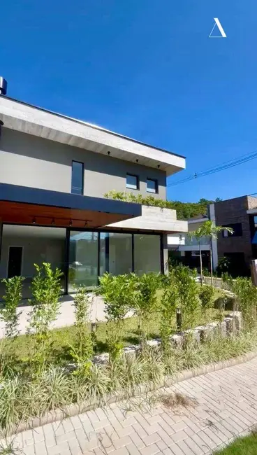 Foto 2 de Casa de Condomínio com 3 quartos à venda, 251m2 em Vila Nova, Joinville - SC