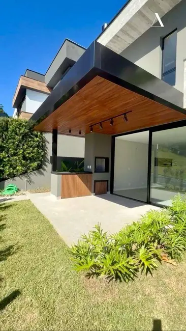 Foto 3 de Casa de Condomínio com 3 quartos à venda, 251m2 em Vila Nova, Joinville - SC