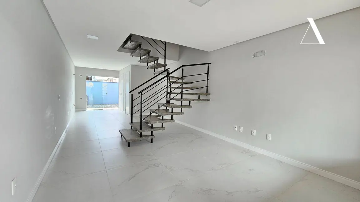 Foto 3 de Casa com 3 quartos à venda, 110m2 em Bucarein, Joinville - SC