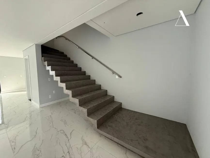 Casa com 3 quartos à venda, 128m2 em Saguaçu, Joinville - SC - imagem 5 Foto 5 de Casa com 3 quartos à venda, 128m2 em Saguaçu, Joinville - SC