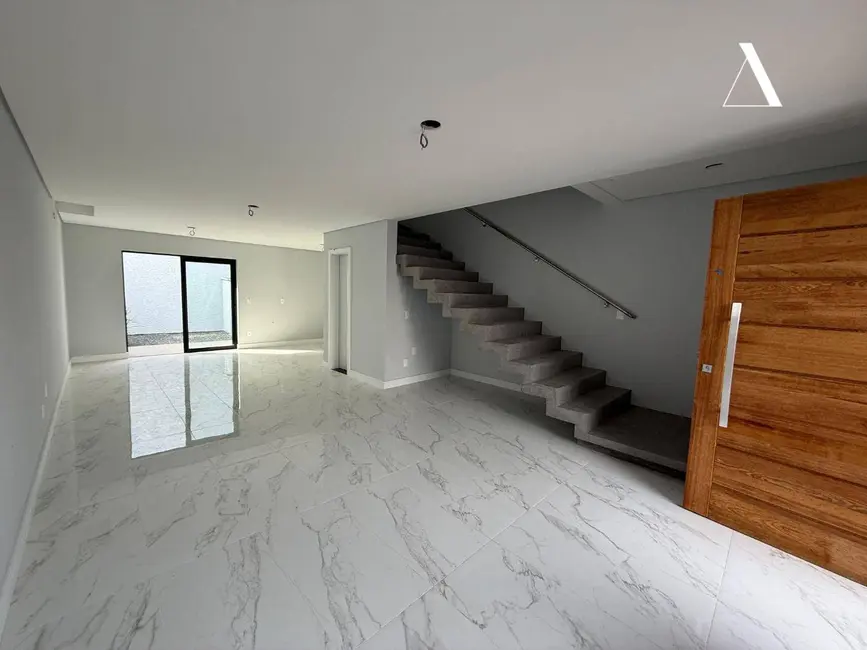 Casa com 3 quartos à venda, 128m2 em Saguaçu, Joinville - SC - imagem 3 Foto 3 de Casa com 3 quartos à venda, 128m2 em Saguaçu, Joinville - SC