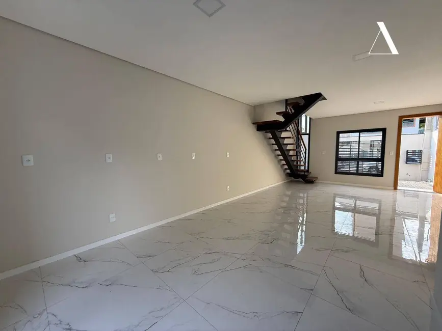 Foto 3 de Casa com 3 quartos à venda, 103m2 em Anita Garibaldi, Joinville - SC