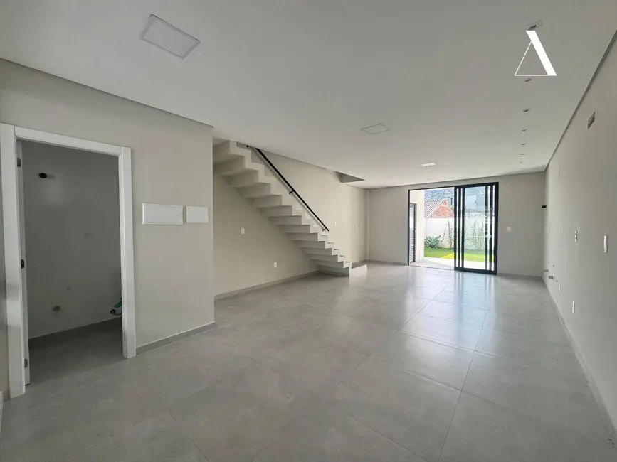 Foto 2 de Casa com 3 quartos à venda, 137m2 em Saguaçu, Joinville - SC