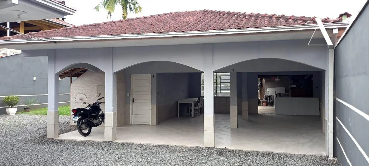 Foto 2 de Casa com 4 quartos à venda, 554m2 em Iririú, Joinville - SC