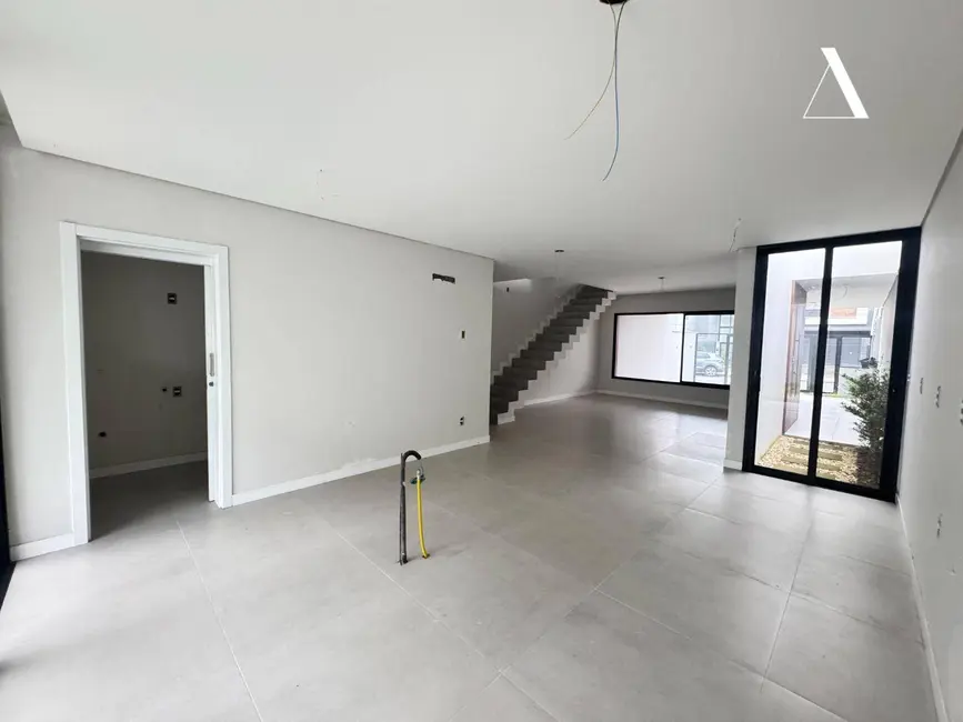 Casa com 3 quartos à venda, 163m2 em Saguaçu, Joinville - SC - imagem 4 Foto 4 de Casa com 3 quartos à venda, 163m2 em Saguaçu, Joinville - SC