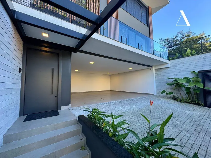 Foto 1 de Casa com 3 quartos à venda, 292m2 em América, Joinville - SC
