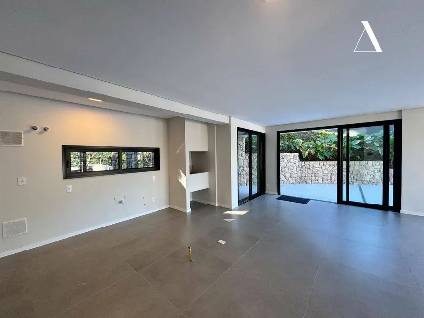 Casa com 3 quartos à venda, 292m2 em América, Joinville - SC - imagem 9 Foto 9 de Casa com 3 quartos à venda, 292m2 em América, Joinville - SC