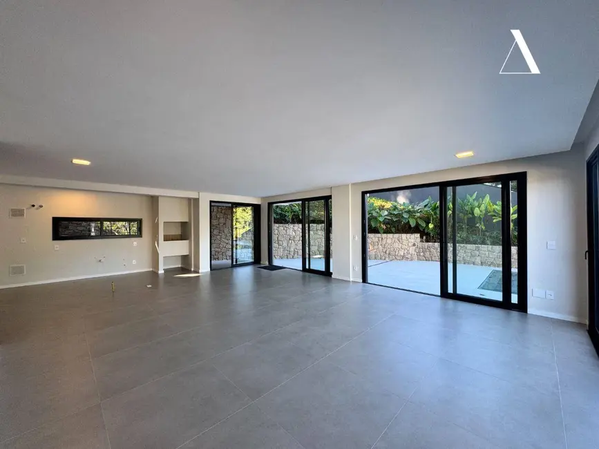 Casa com 3 quartos à venda, 292m2 em América, Joinville - SC - imagem 7 Foto 7 de Casa com 3 quartos à venda, 292m2 em América, Joinville - SC