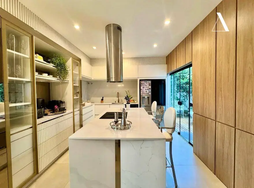 Casa com 3 quartos à venda, 204m2 em América, Joinville - SC - imagem 7 Foto 7 de Casa com 3 quartos à venda, 204m2 em América, Joinville - SC