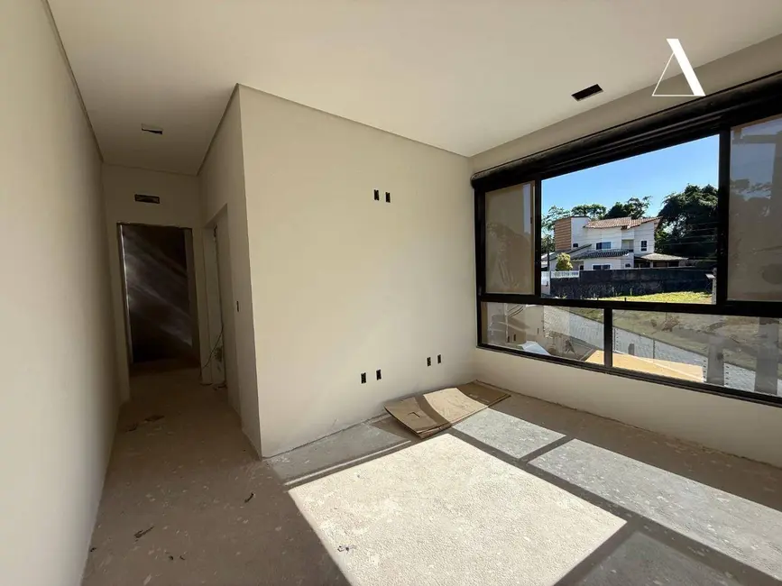 Foto 9 de Casa com 3 quartos à venda, 244m2 em Petrópolis, Joinville - SC