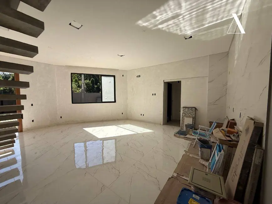 Foto 7 de Casa com 3 quartos à venda, 244m2 em Petrópolis, Joinville - SC