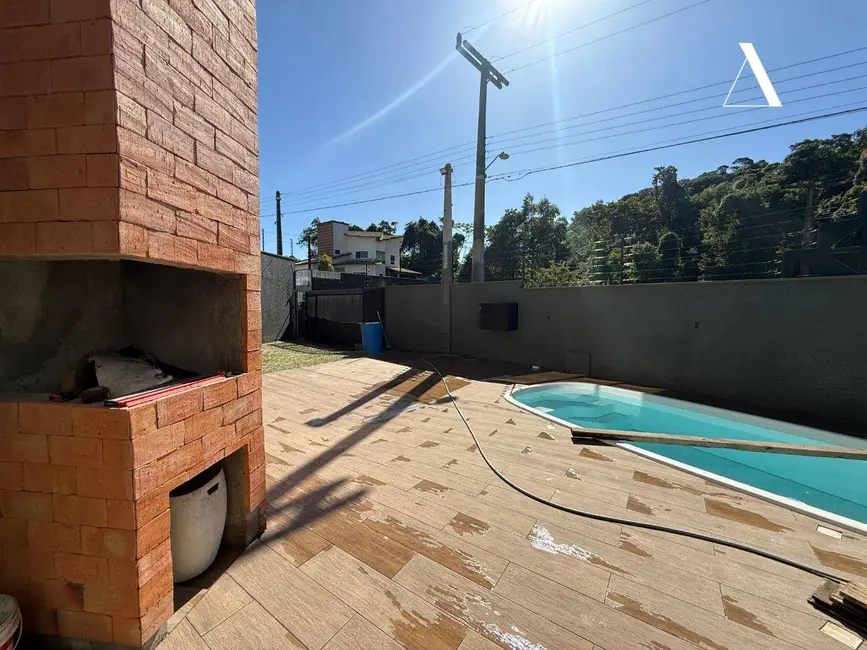 Foto 3 de Casa com 3 quartos à venda, 244m2 em Petrópolis, Joinville - SC