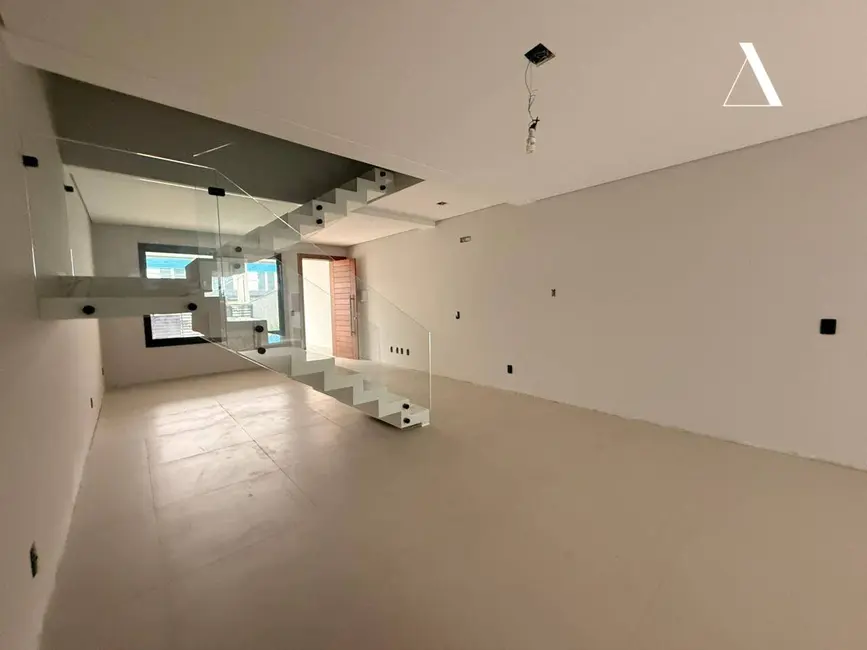 Casa com 3 quartos à venda, 180m2 em Anita Garibaldi, Joinville - SC - imagem 4 Foto 4 de Casa com 3 quartos à venda, 180m2 em Anita Garibaldi, Joinville - SC