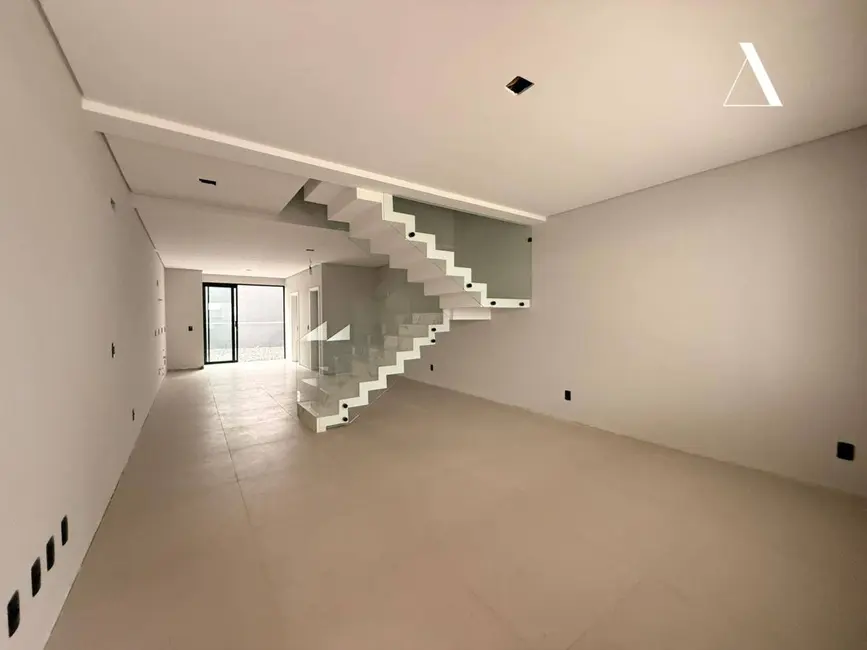 Casa com 3 quartos à venda, 180m2 em Anita Garibaldi, Joinville - SC - imagem 6 Foto 6 de Casa com 3 quartos à venda, 180m2 em Anita Garibaldi, Joinville - SC
