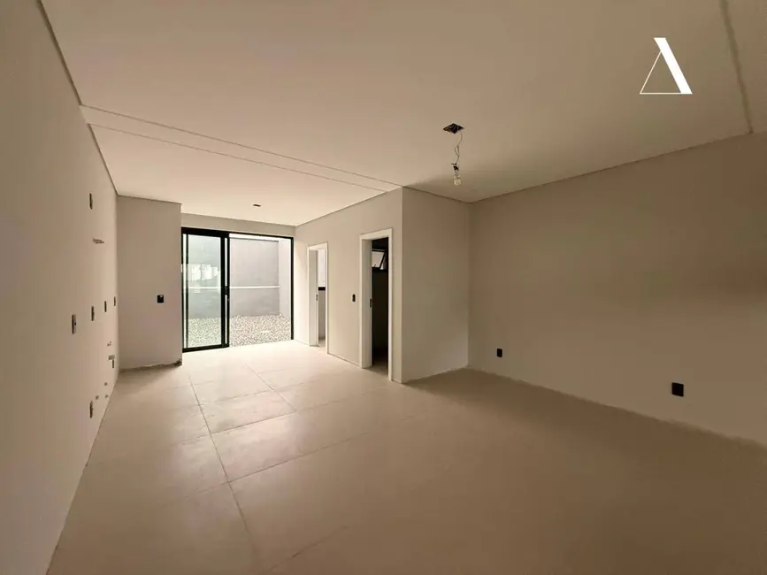 Casa com 3 quartos à venda, 180m2 em Anita Garibaldi, Joinville - SC - imagem 8 Foto 8 de Casa com 3 quartos à venda, 180m2 em Anita Garibaldi, Joinville - SC