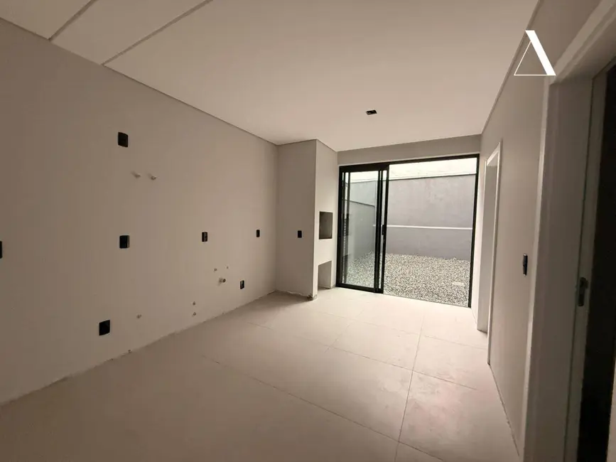 Casa com 3 quartos à venda, 180m2 em Anita Garibaldi, Joinville - SC - imagem 9 Foto 9 de Casa com 3 quartos à venda, 180m2 em Anita Garibaldi, Joinville - SC