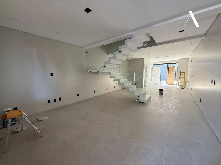 Foto 2 de Casa com 3 quartos à venda, 180m2 em Anita Garibaldi, Joinville - SC