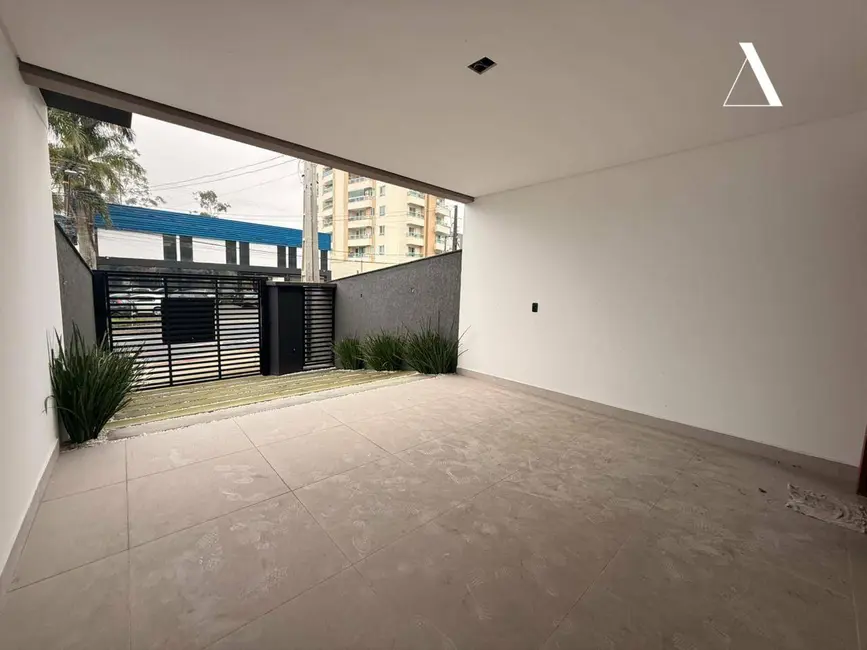 Casa com 3 quartos à venda, 180m2 em Anita Garibaldi, Joinville - SC - imagem 3 Foto 3 de Casa com 3 quartos à venda, 180m2 em Anita Garibaldi, Joinville - SC