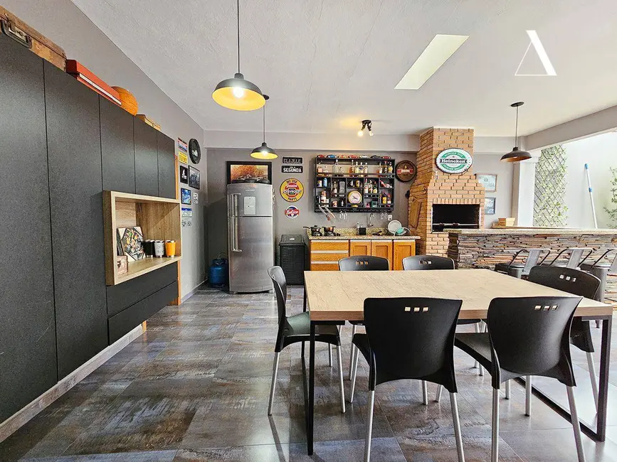 Foto 6 de Casa com 4 quartos à venda, 360m2 em Floresta, Joinville - SC