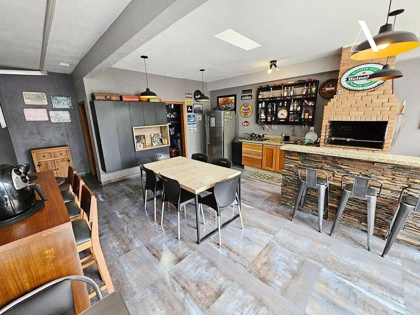 Foto 7 de Casa com 4 quartos à venda, 360m2 em Floresta, Joinville - SC