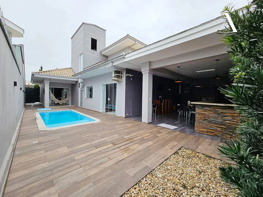 Foto 4 de Casa com 4 quartos à venda, 360m2 em Floresta, Joinville - SC