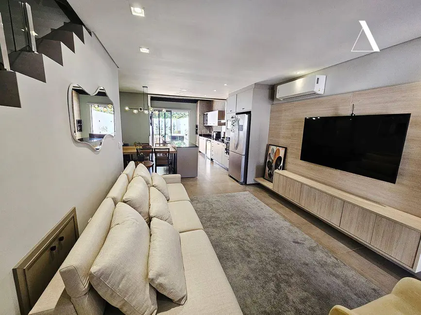 Foto 2 de Casa com 3 quartos à venda, 177m2 em Bom Retiro, Joinville - SC