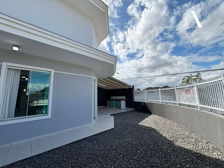 Foto 2 de Casa com 3 quartos à venda, 171m2 em Glória, Joinville - SC