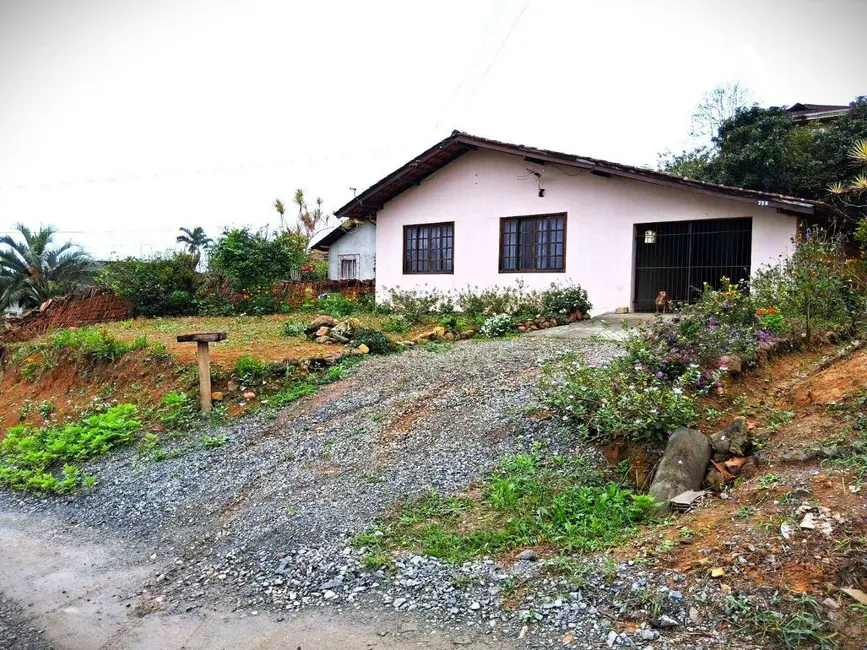 Foto 1 de Casa com 3 quartos à venda, 819m2 em João Costa, Joinville - SC