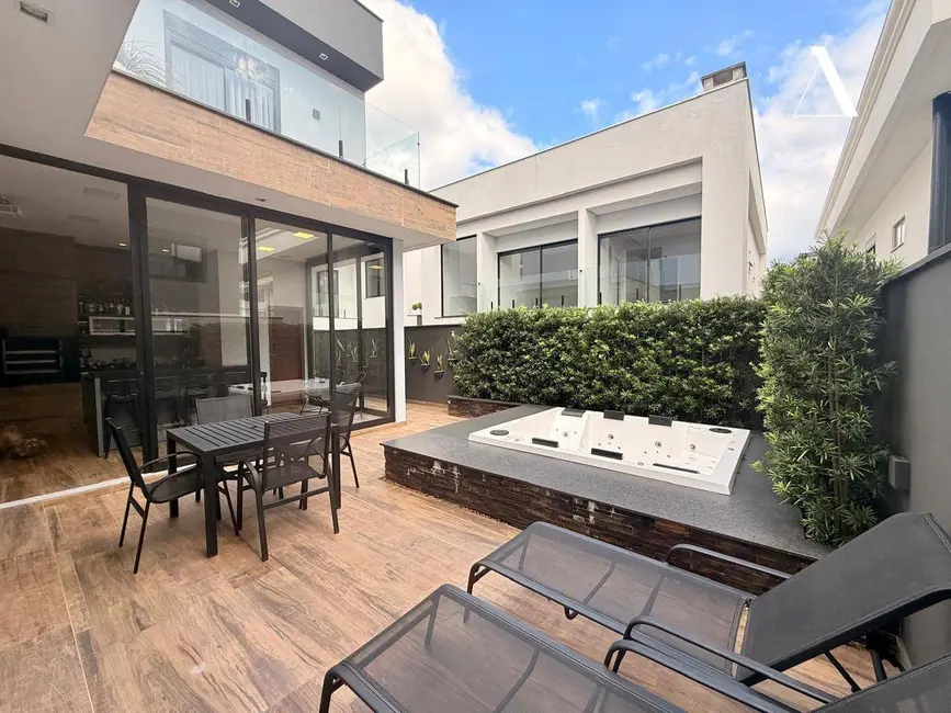 Foto 6 de Casa de Condomínio com 4 quartos à venda, 245m2 em Vila Nova, Joinville - SC