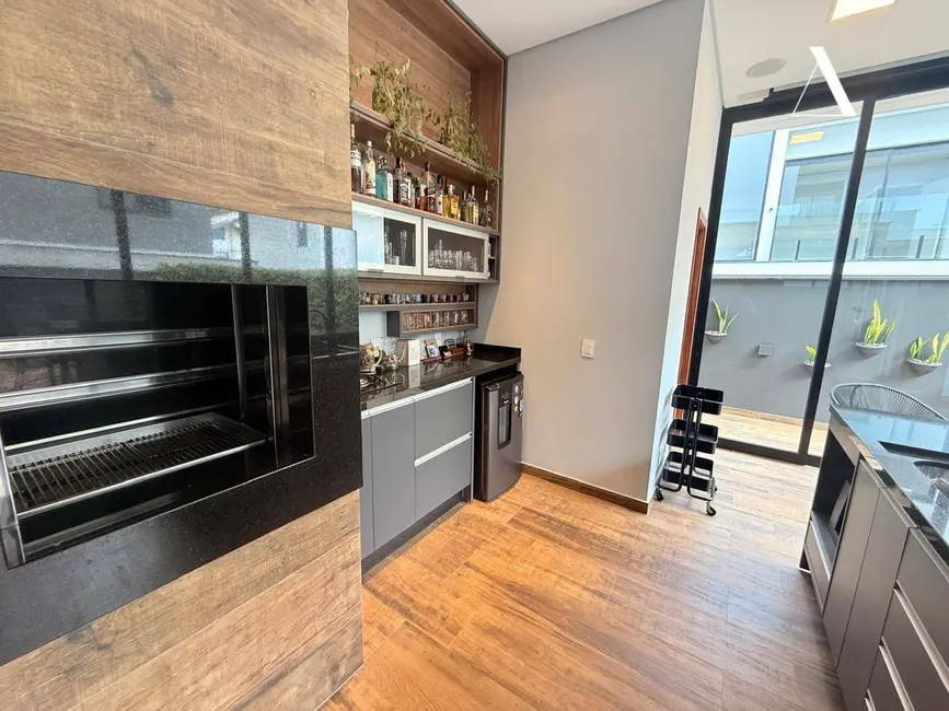 Foto 9 de Casa de Condomínio com 4 quartos à venda, 245m2 em Vila Nova, Joinville - SC