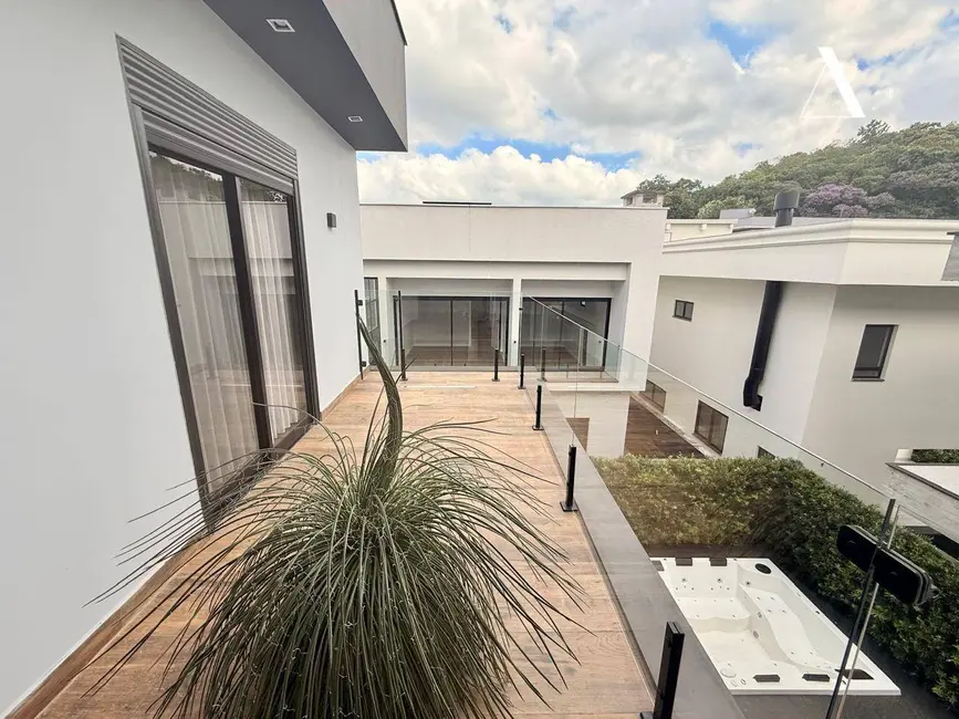 Foto 3 de Casa de Condomínio com 4 quartos à venda, 245m2 em Vila Nova, Joinville - SC