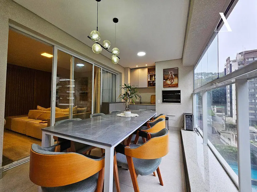 Apartamento com 4 quartos à venda, 276m2 em América, Joinville - SC - imagem 8 Foto 8 de Apartamento com 4 quartos à venda, 276m2 em América, Joinville - SC