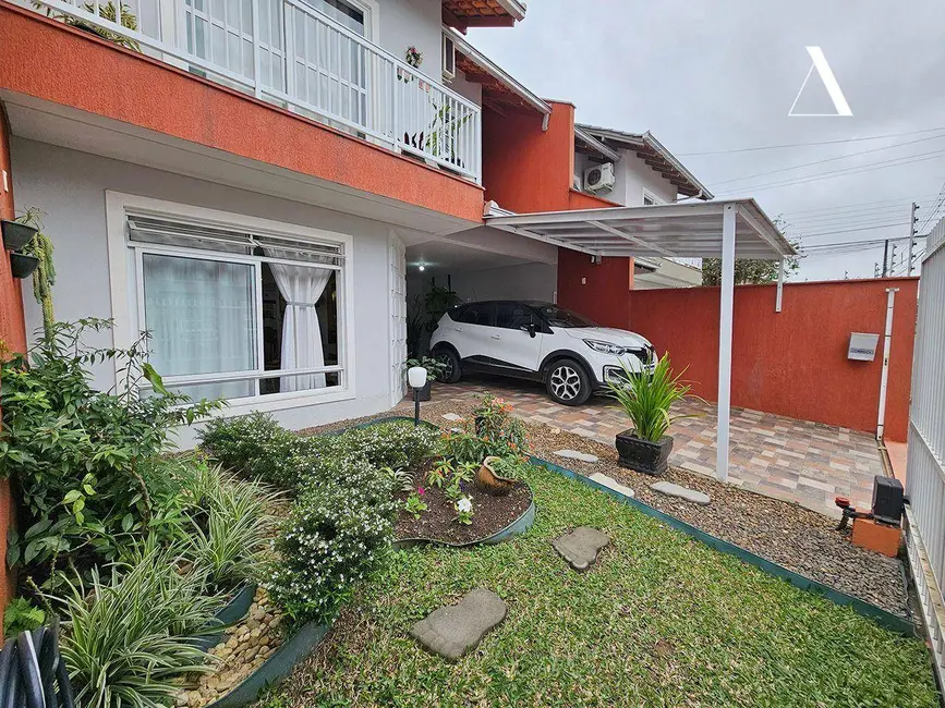 Foto 1 de Casa com 3 quartos à venda, 112m2 em Santo Antônio, Joinville - SC