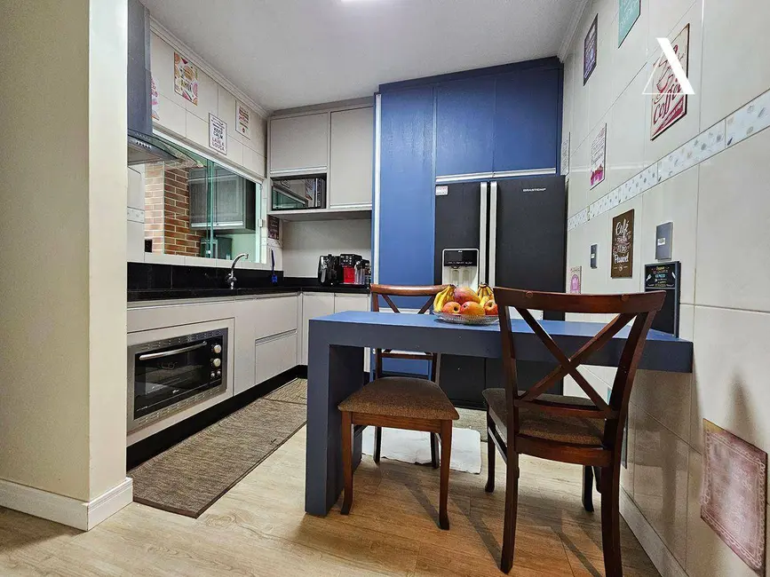 Foto 9 de Casa com 4 quartos à venda, 151m2 em Petrópolis, Joinville - SC