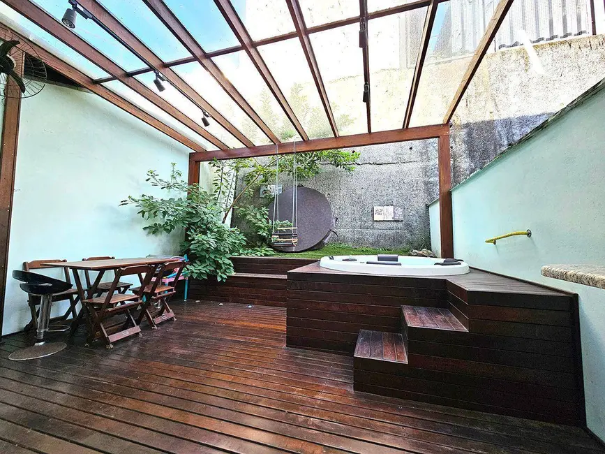 Foto 2 de Casa com 4 quartos à venda, 151m2 em Petrópolis, Joinville - SC