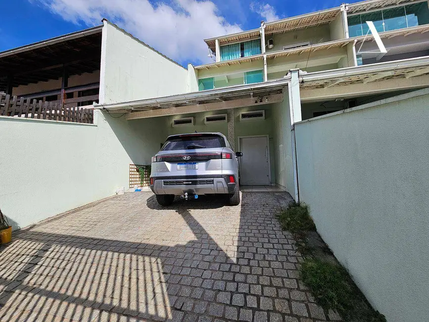 Foto 1 de Casa com 4 quartos à venda, 151m2 em Petrópolis, Joinville - SC