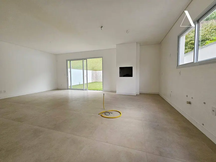 Foto 6 de Casa com 4 quartos à venda, 1436m2 em Glória, Joinville - SC