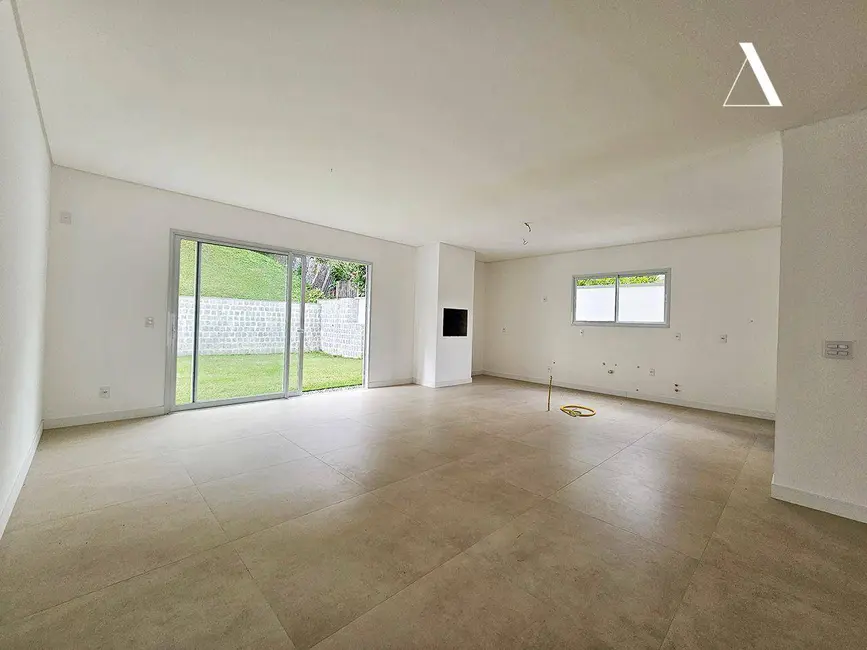 Foto 5 de Casa com 4 quartos à venda, 1436m2 em Glória, Joinville - SC