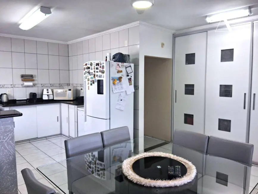 Casa com 5 quartos à venda, 624m2 em Floresta, Joinville - SC - imagem 4 Foto 4 de Casa com 5 quartos à venda, 624m2 em Floresta, Joinville - SC