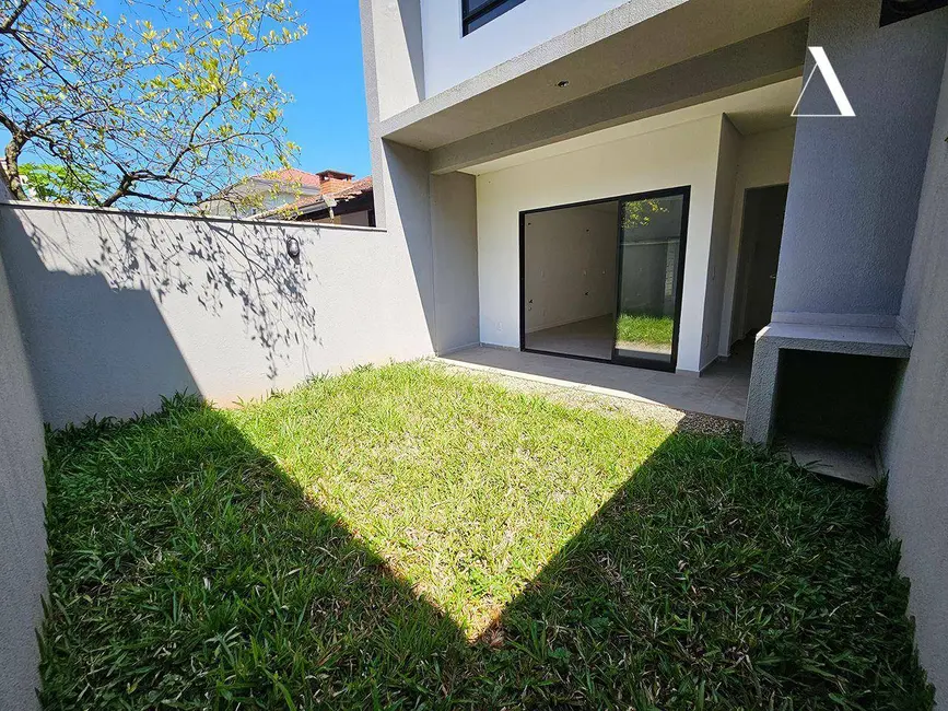 Foto 2 de Casa com 3 quartos à venda, 120m2 em Santo Antônio, Joinville - SC
