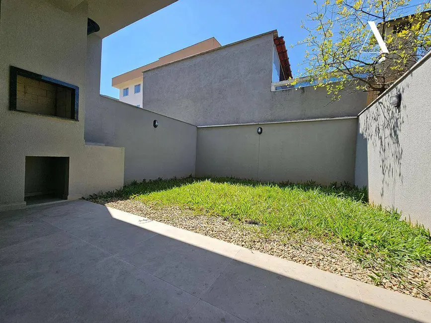 Foto 1 de Casa com 3 quartos à venda, 120m2 em Santo Antônio, Joinville - SC