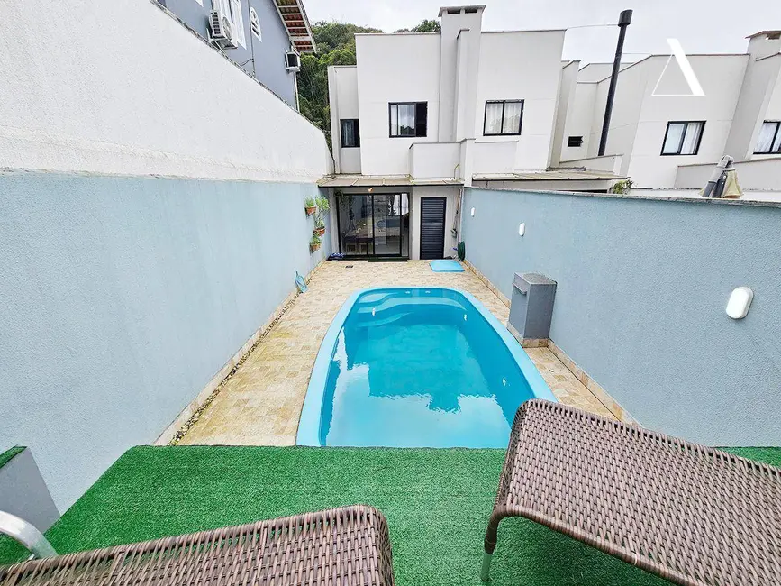 Foto 2 de Casa com 3 quartos à venda, 136m2 em Iririú, Joinville - SC