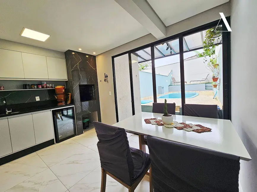 Foto 9 de Casa com 3 quartos à venda, 136m2 em Iririú, Joinville - SC