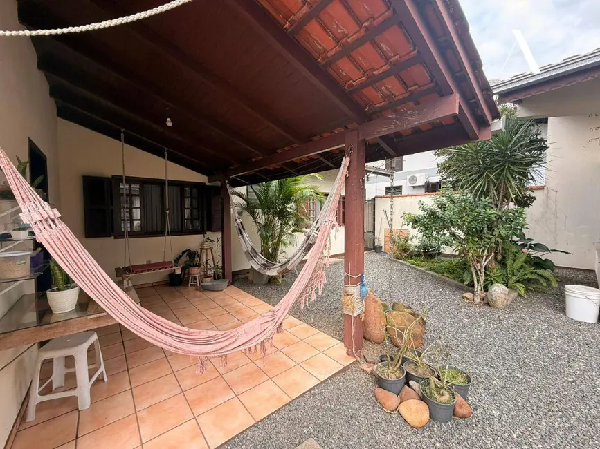 Foto 8 de Casa com 4 quartos à venda, 480m2 em Costa e Silva, Joinville - SC