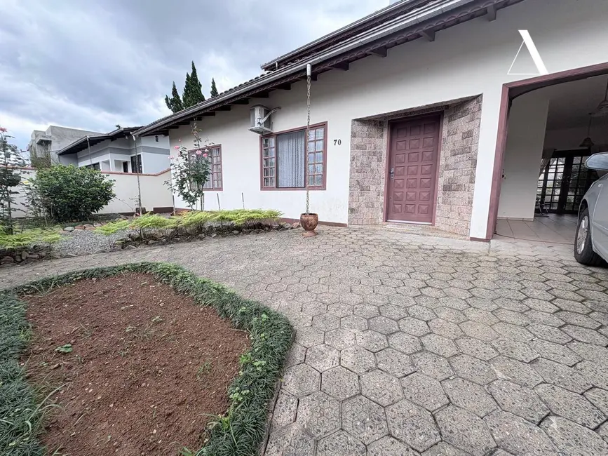 Casa com 4 quartos à venda, 480m2 em Costa e Silva, Joinville - SC - imagem 1 Foto 1 de Casa com 4 quartos à venda, 480m2 em Costa e Silva, Joinville - SC